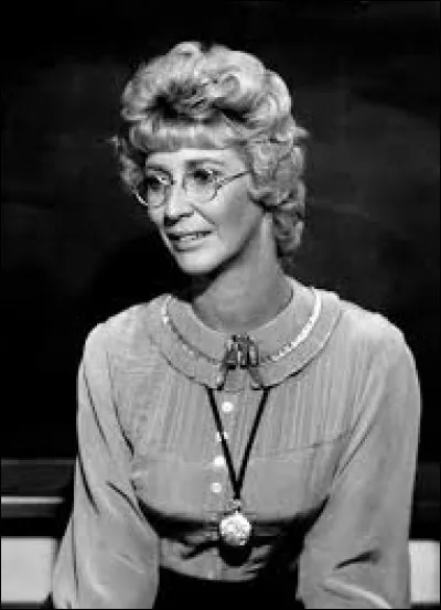 Qui est cette très gentille femme ?