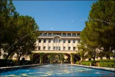 Quelle est cette université ?