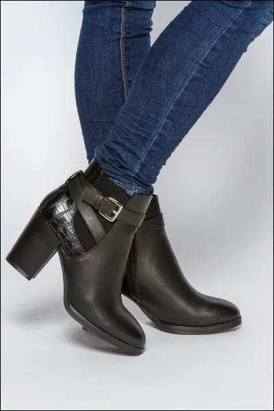 Tu dois acheter des bottines à Louana, qui a troué les siennes. Tu hésites entre des bottines en cuir noir, des longues bottes marron clair et des bottes d'équitation. Lesquelles prends-tu finalement ?