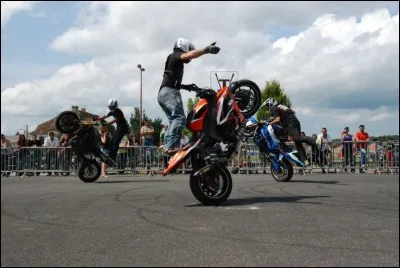 Laissons la place maintenant &agrave; nos amis les deux roues ; combien de motos &eacute;voluent sur la piste ?