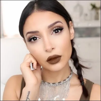 Quel âge a la youtubeuse Sananas ? ... ans