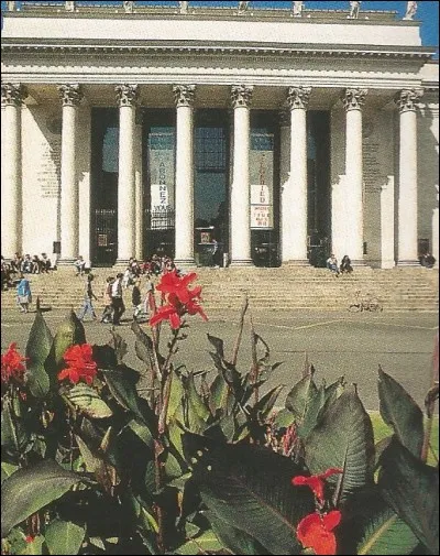 C'est le théâtre Graslin. Dans quelle ville peut-on le voir ?