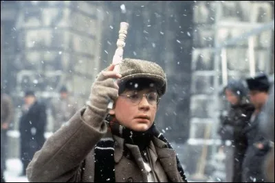 Joli film sur la jeunesse d'un célèbre héros, l'histoire démarre en plein hiver, dans l'école où étudient les deux héros. Quel est ce film ?