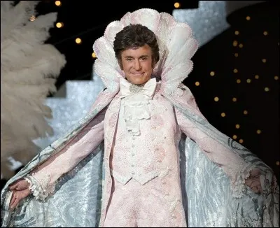 C'est un musicien très célèbre aux USA qu'a interprété à l'écran Michael Douglas, un musicien aux tenues extravagantes. De quel instrument joue Liberace ?