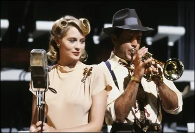 C'est ici Cybill Sheperd et Bruce Willis qui sont chanteuse et musicien dans l'excellente série de Glen Gordon Caron, dans laquelle la musique a une place importante. Quelle est cette série qui a révolutionné le genre ?