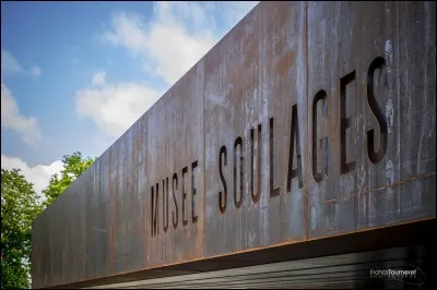 Quelle ville abrite le Musée Soulages ?