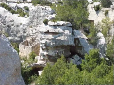 Il porte bien son nom, le Val d'Enfer, ce vallon naturel creusé dans la roche aux formes inquiétantes ...
