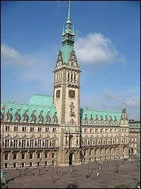 Dans quelle ville se trouve le quartier chaud de Reeperbahn ?