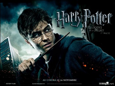 On apprend que Harry est un Horcruxe dans le septième tome, mais J.K. Rowling en fait l'allusion bien avant. Mais dans quel tome ?