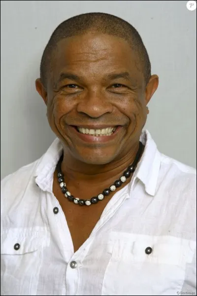 "À la folie" est un album du chanteur guadeloupéen :