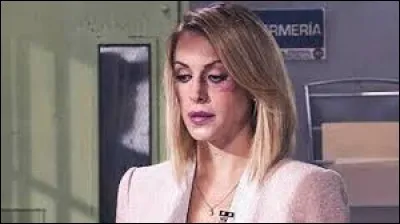 De quoi souffre Helena venant de son mari ?