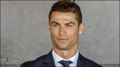 Dans quelle équipe de foot joue Cristiano Ronaldo ?