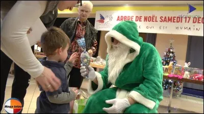 La marque Coca-Cola a inventé le père Noël vert.