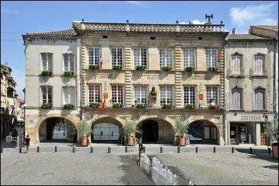 A Bagnols-sur-Cèze, dans le Gard, il y avait un dragon. Combien de têtes avait-il ?