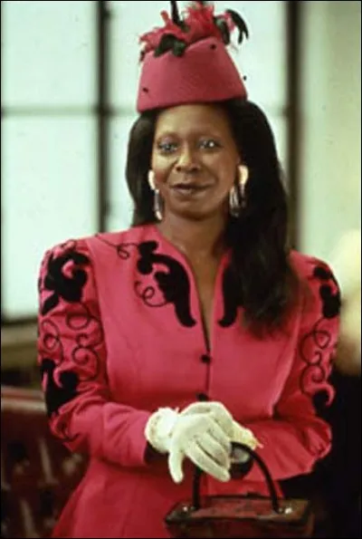La drôlissime Whoopi Goldberg interprète Oda Mae Brown dans le film Ghost. Quel est son métier ?