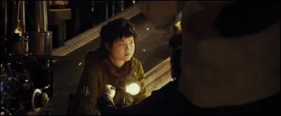 Lorsque Finn essaie de partir pour retrouver Rey, qui rencontre-t-il ?