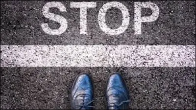 Quel courant de pens&eacute;e consid&egrave;re le Bien et le Mal comme principes fondamentaux ?