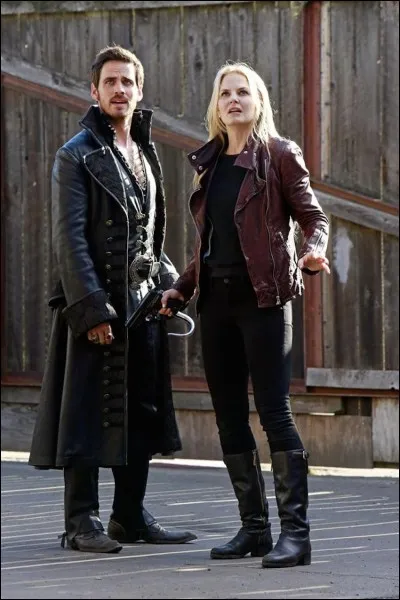 Dans quelle saison Emma rencontre-t-elle Killian Jones (Capitaine Crochet) ?