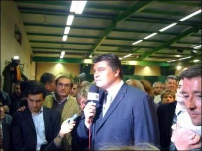 Qu'a dclar David Douillet aprs son lection comme dput  Poissy dimanche ?