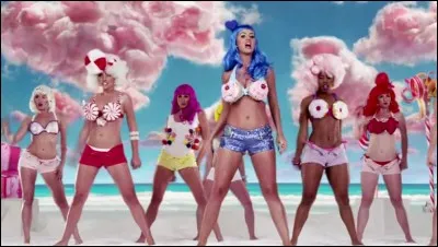 Dans quel clip parle-t-elle de la Californie (son état d'origine) ?