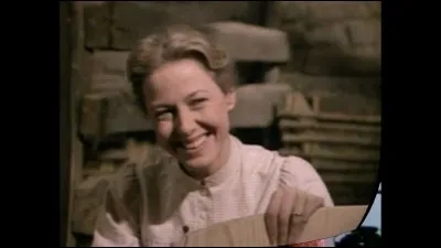 Sa m&egrave;re est :