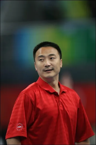 Comment s'appelle l'entraîneur de la championne olympique de gymnastique de 2012 ?