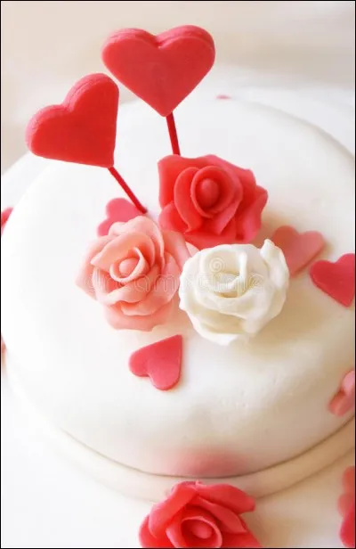 La patronne qui adore cuisiner a confectionné un magnifique gâteau !