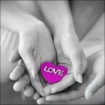 Mimi, ce soir, est avec son amoureux, mais elle invite Loulou pour ne pas la laisser seule :