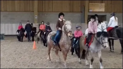 Sur cette photo ci-dessous, est-ce que les distances de sécurités sont respectées ?