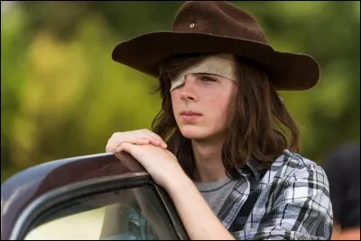 Qui lui tire une balle dans l'il ?