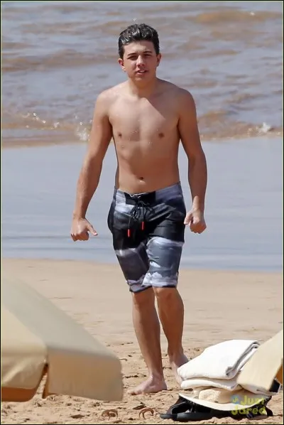 Comment se prénomme-t-il ?