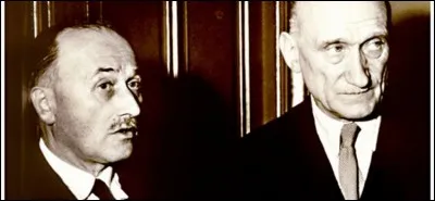 12.	Der erste Vertrag &uuml;ber eine Wirtschaftsunion, der 1951 zwischen 6 europ&auml;ischen Staaten unterzeichnet wurde, hei&szlig;t --- (Foto : Jean Monnet und Robert Schuman, die beiden Initiatoren des Projekts)