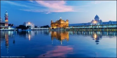 Quelles étendues d'eau bordent l'Inde ?