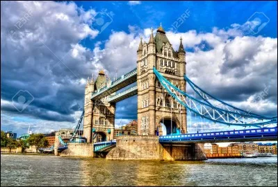 Quel est le nom de la rivière qui traverse Londres ?