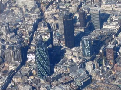 Quel est le nom du quartier financier de Londres ?