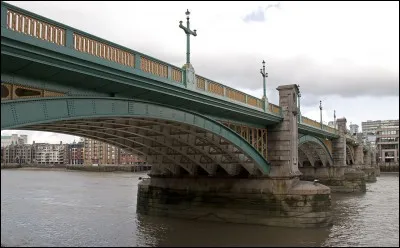 En quelle année le Southwark Bridge a-t-il été inauguré ?