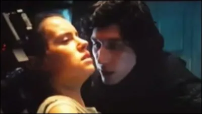 Qui est le responsable de la communication par la force entre Rey et Ben ?