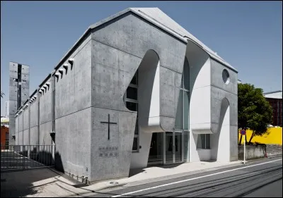 Dans quelle ville du Japon se trouve l'église Harajuku ?