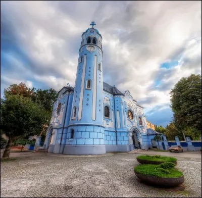Dans quelle ville de Slovaquie se trouve l'église Sainte-Elisabeth ?