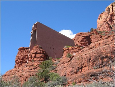Dans quelle ville de l'Arizona se trouve l'église Sainte-Croix ?