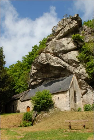 Dans quelle commune du Morbihan se trouve l'église Saint- Gildas ?