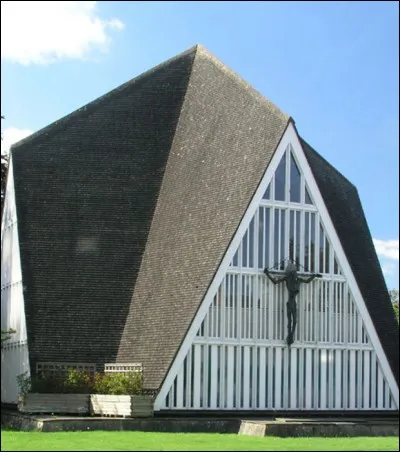 Dans quelle ville du Sussex se trouve l'église Saint-John ?