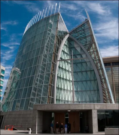 Dans quelle ville de Californie se trouve la cathédrale du Christ la lumière ?