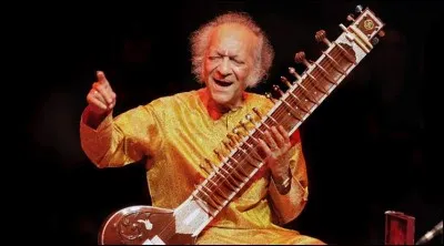 Le grand musicien indien Ravi Shankar jouait...