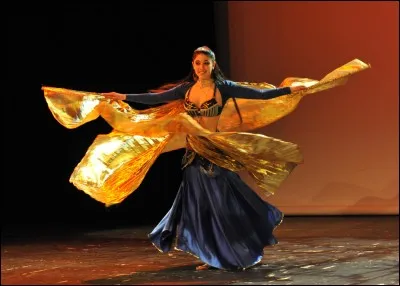 Une danse populaire orientale est...