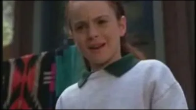 Que fait Nick Parker à Annie, en lui disant qu'il va se remarier, après qu'elle a parlé en italien ?