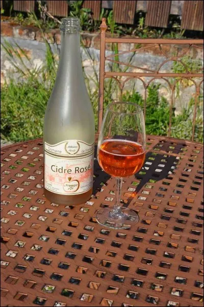 On m'a servi du cidre rosé avec la galette des rois. Comment obtient-on ce cidre ?