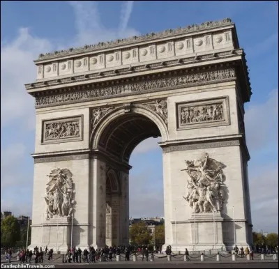 Quel est ce monument construit en France durant le règne de Napoléon Bonaparte?