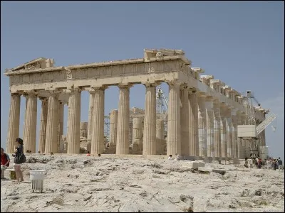 Voici un monuments en Grèce qui se nomme :