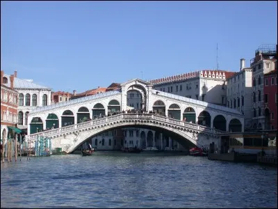 Le pont le plus connu de Venise est sûrement le pont____________.